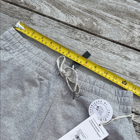 VUORI Halo Essential Wideleg Pant pale grey heather size small nwt - Picture 4 of 5